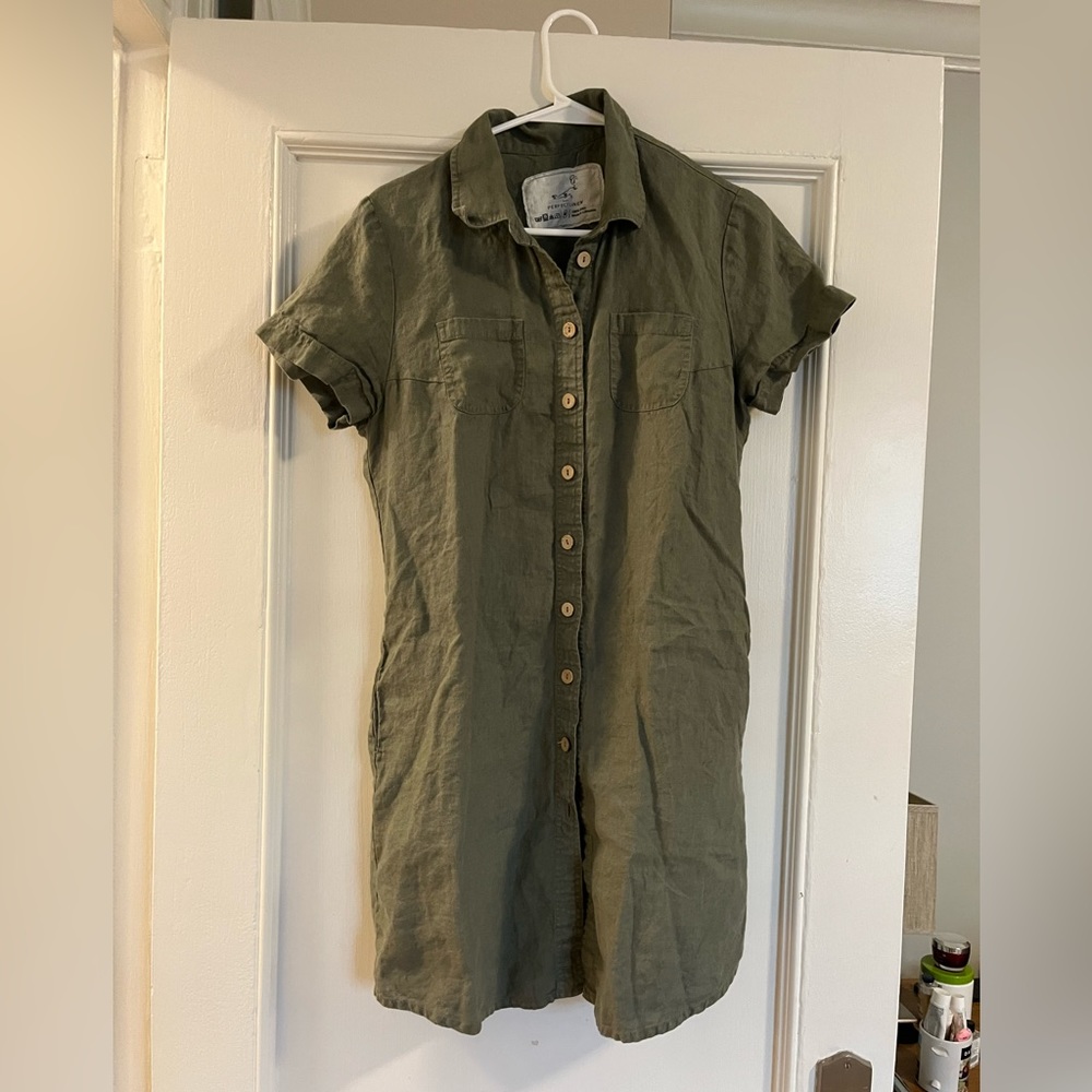 Not perfect linen, WANAKA button down linen shirt dress. Size medium.